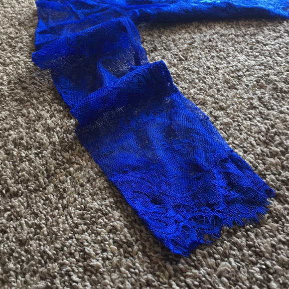 Lace Crop Top - Picture 2 of 3